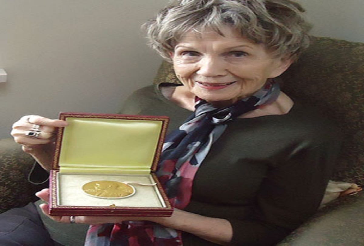 Biography of Alice Munro- Canadian short story writer who won the Nobel Prize in Literature