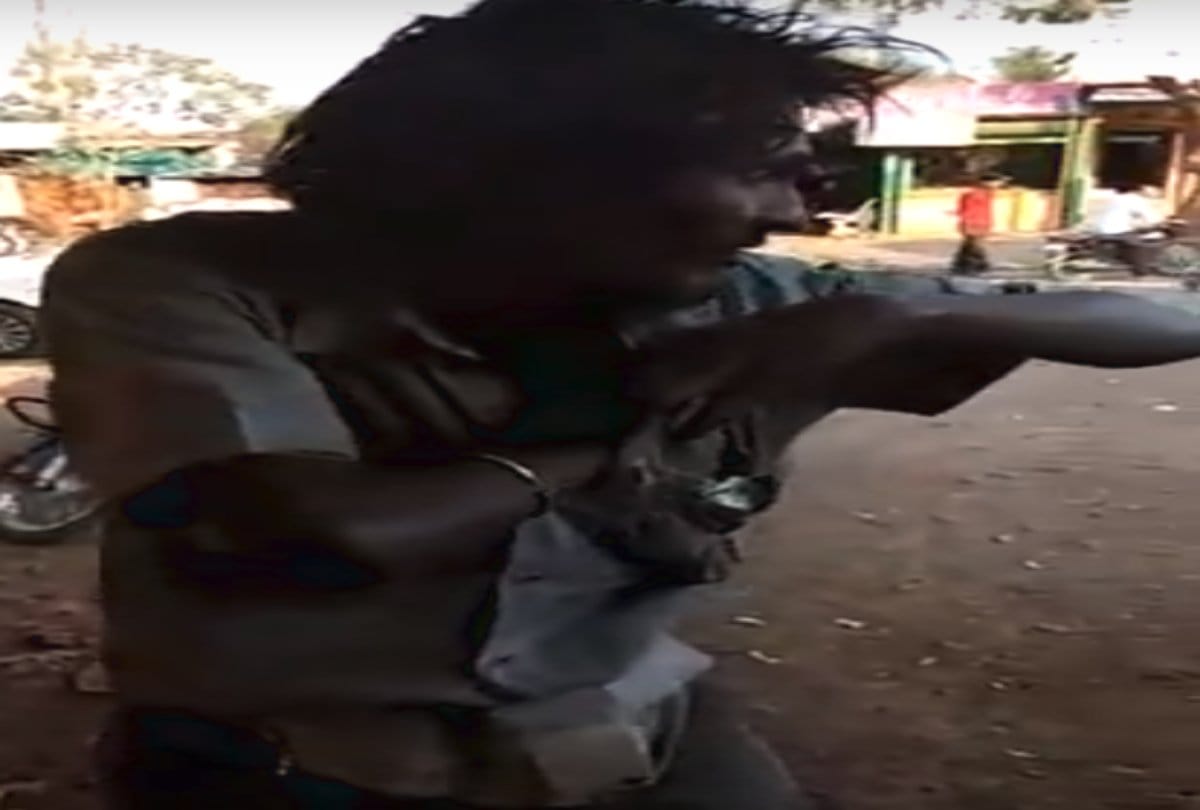 Many notes bundle found of a beggar when he came at a tea shop 