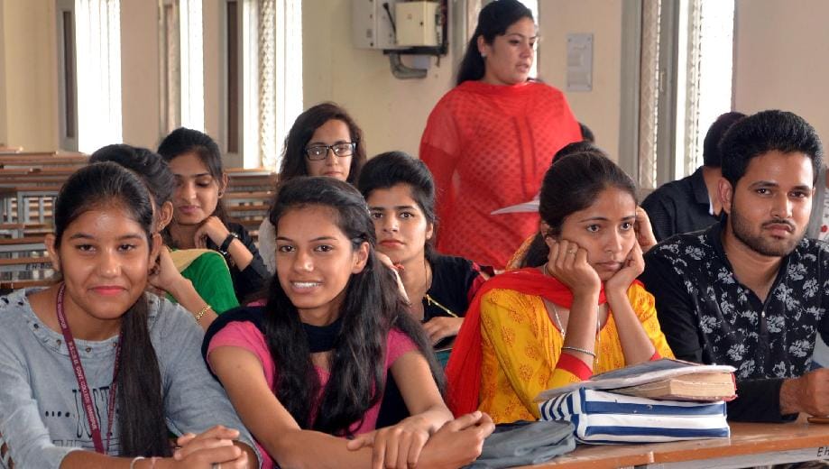 हमीरपुर महाविद्यालय को जल्द ही मिलेगी इंडोर स्टेडियम की सुविधा : नरेंद्र