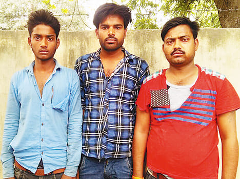 Bolero rider robbers rob the driver by making the driver hostage