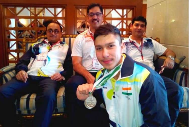 farmer son deepak lather won bronze medal weightlifting in commonwealth games