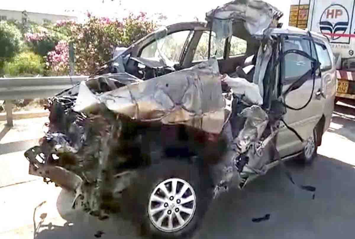 car accident in agra lucknow expressway