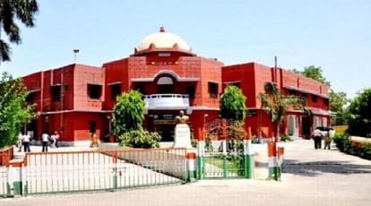Removed Principal of Meerut College, yudhveer Singh becomes new acting Principal
