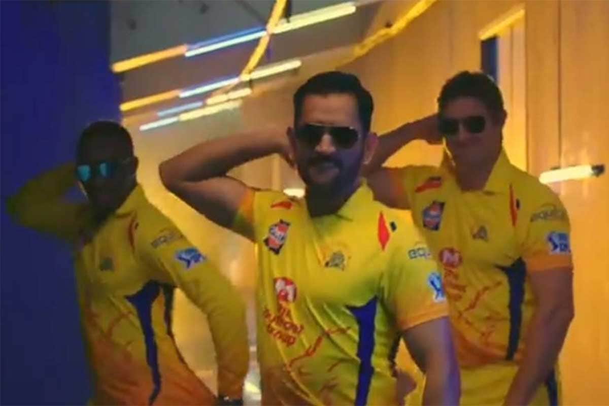Cricket world and fans are admiring Dhoni for his superb inning against Kings Eleven Punjab