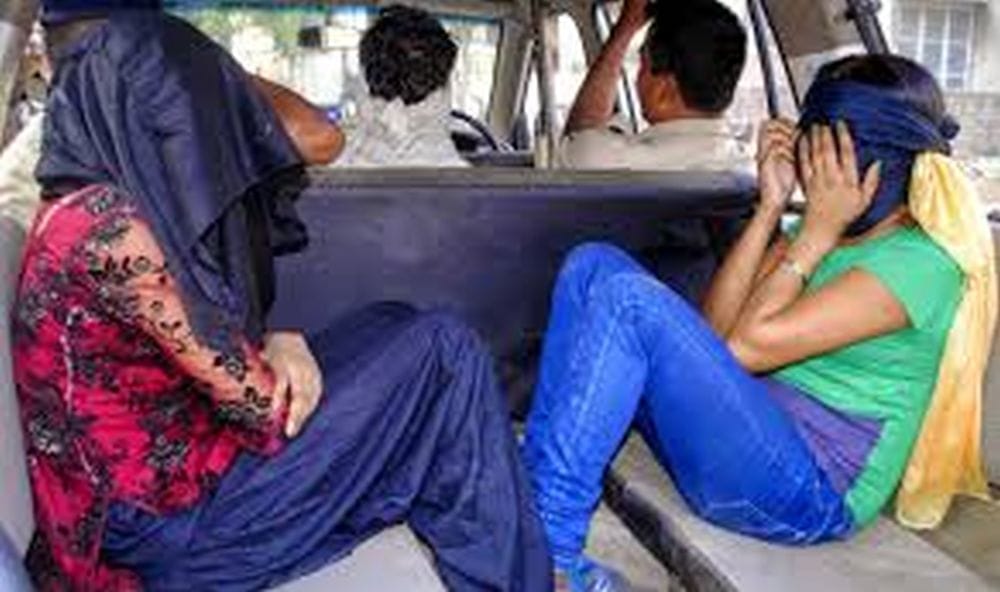 agra Police will search for girls' homes 