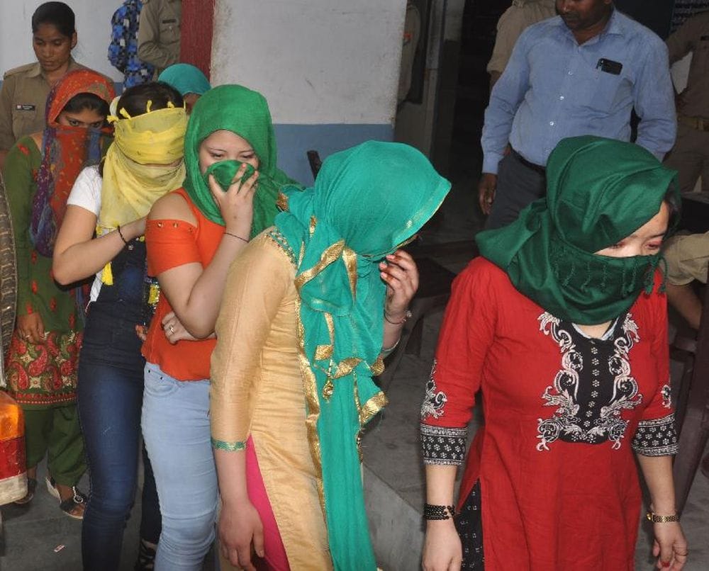 agra Police will search for girls' homes 