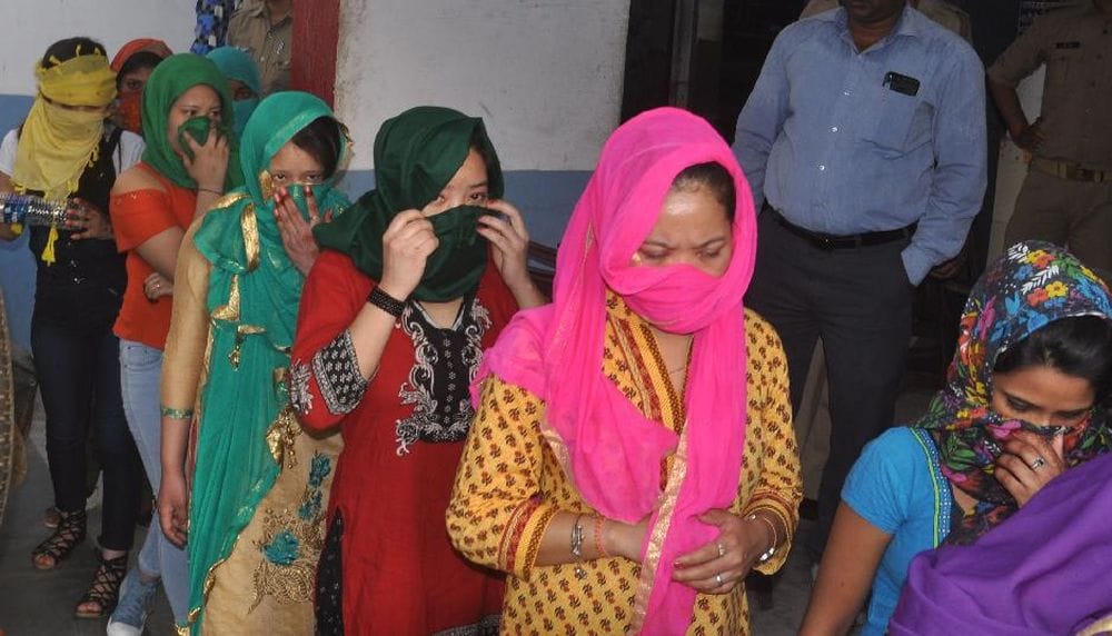 agra Police will search for girls' homes 