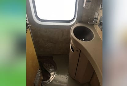 see inside pictures of swarna shatabdi express with exclusive new features, read  7 specialities
