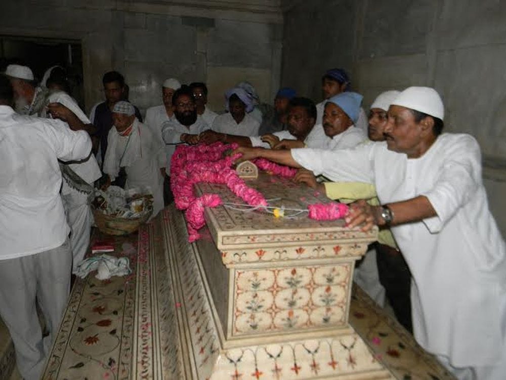 agra free visit in taj mahal for three days