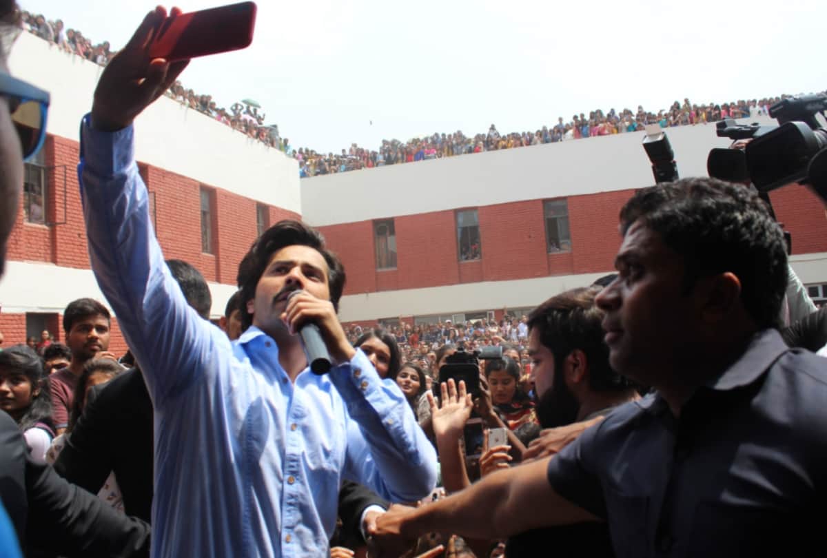 varun dhawan reached delhi college for his october film promotion