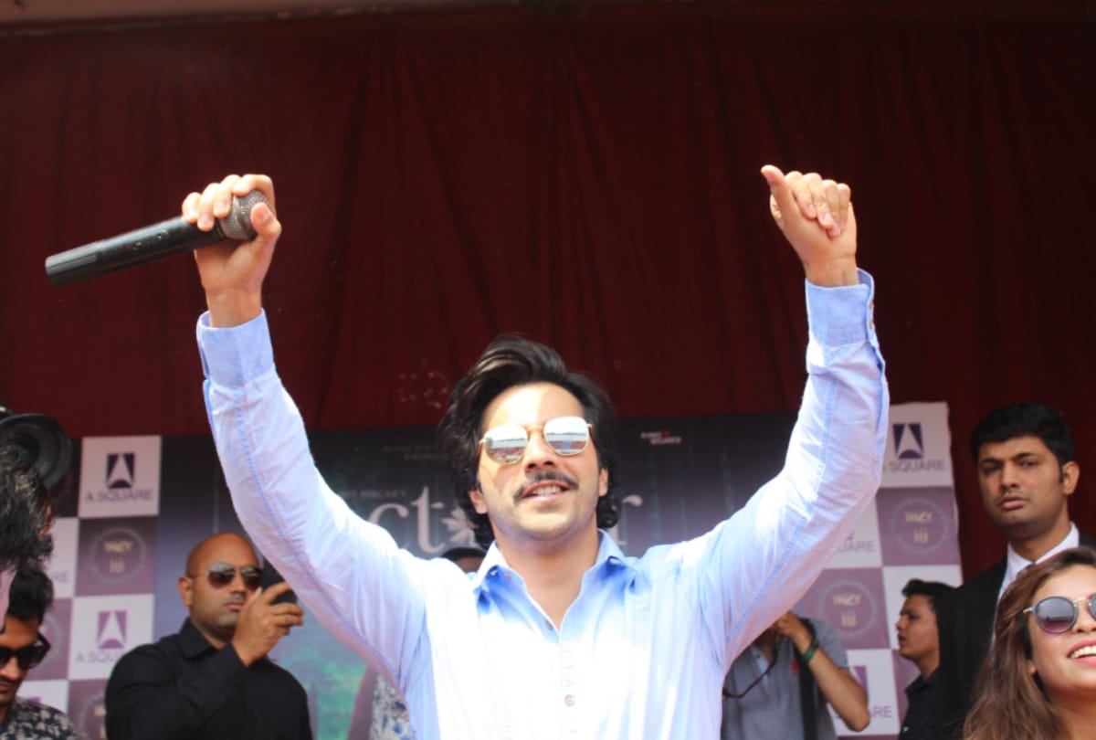 varun dhawan reached delhi college for his october film promotion