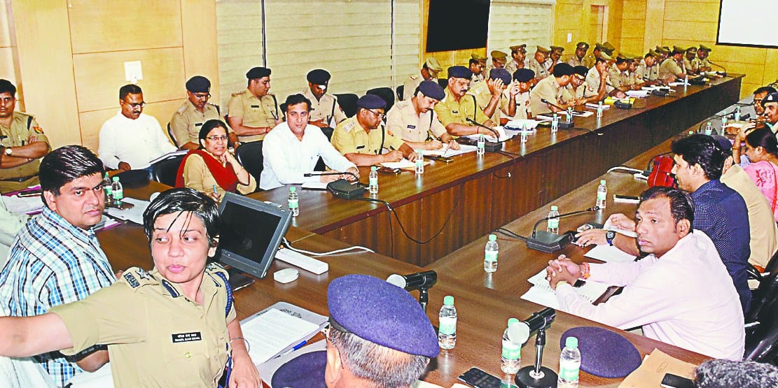 police ke liye aasaan nahi bavaalio ki giraftaari
