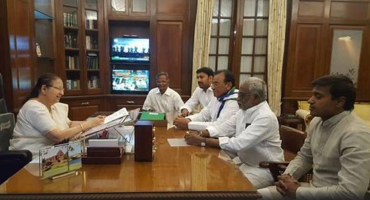 YSR Congress MP slams nda government and resigns from lok sabha