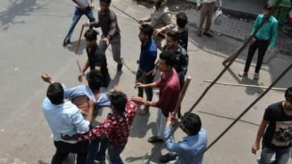 Agra medical college students RUCKUS WITH SHOPKEEPERS 