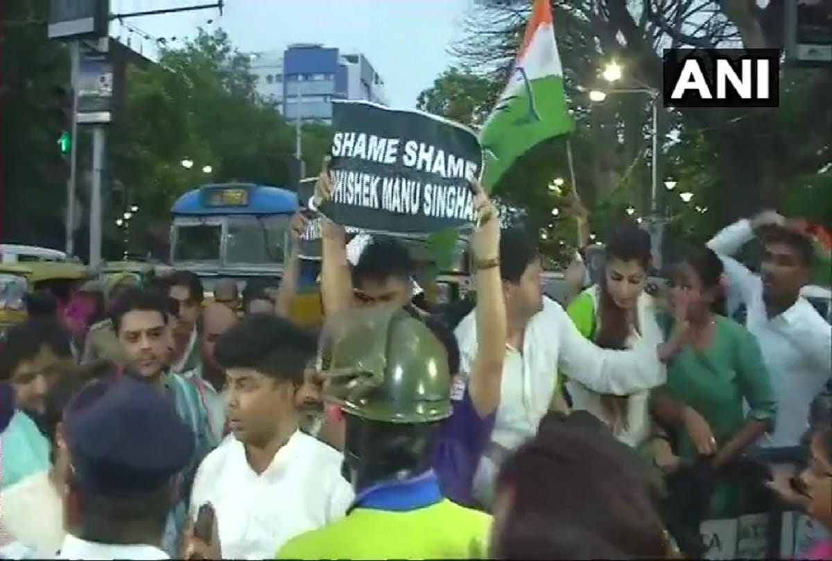 Congress workers protest against Abhishek Manu Singhvi in kolkata