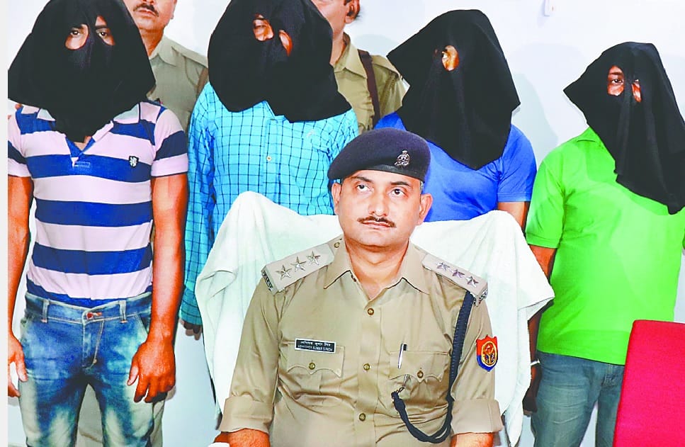 दुकानदार से रंगदारी मांगने वाले चार युव क गिरफ्तार