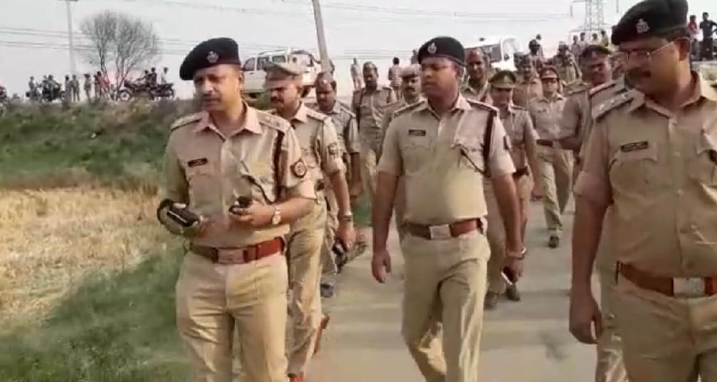 फसल काट रहे युवक को गोलियों से उड़ाया