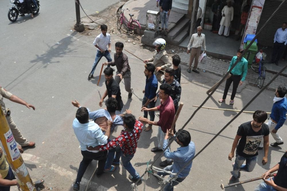 agra medical college students sabotage in shops
