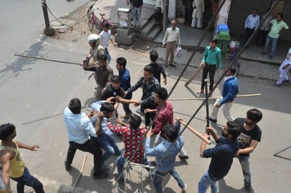 agra medical college students sabotage in shops