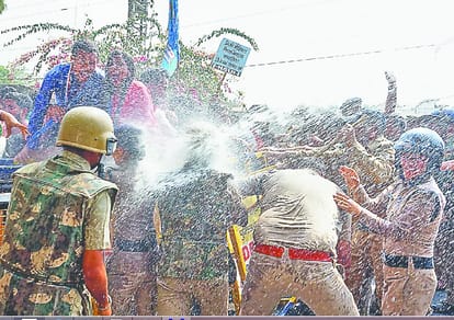 Nsui students protet in dehradun