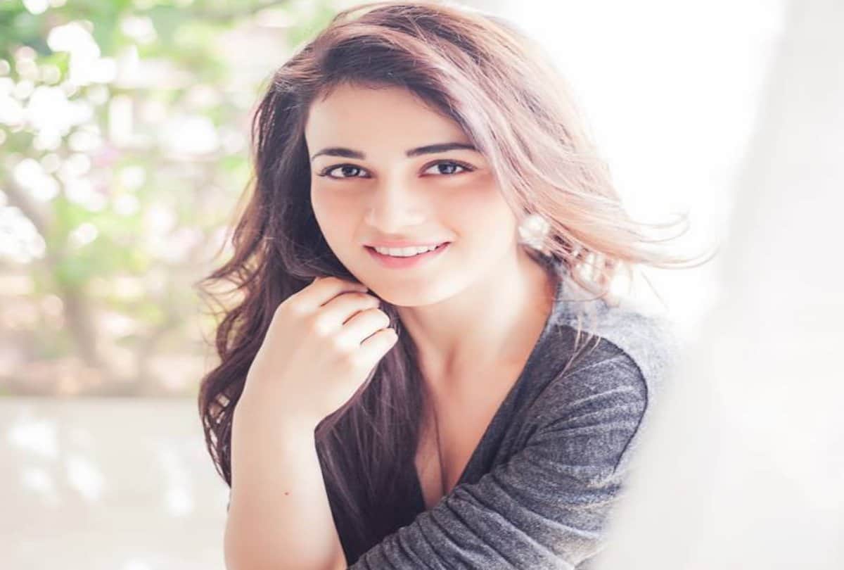 radhika madan is looking fitness freak in her new look in hindi