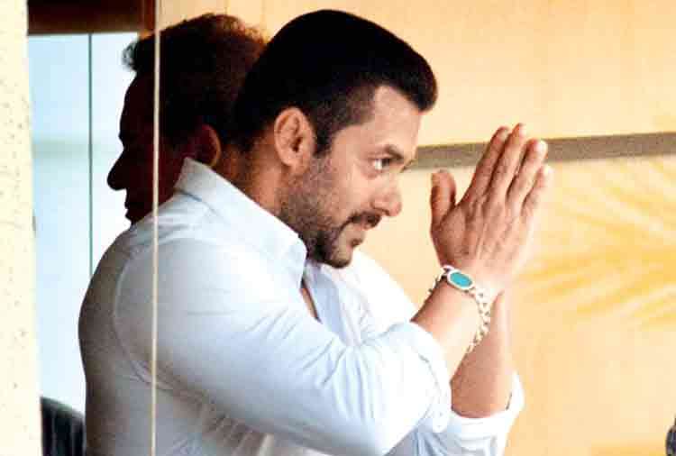 salman khan 6 year child fan aniya fainted outside jodhpur court sultan get bail
