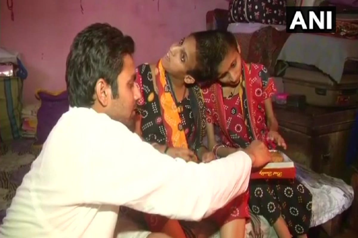 Salman Rakhi sisters Saba and Farah celebrated in patna and eat sweets after bail of salman khan