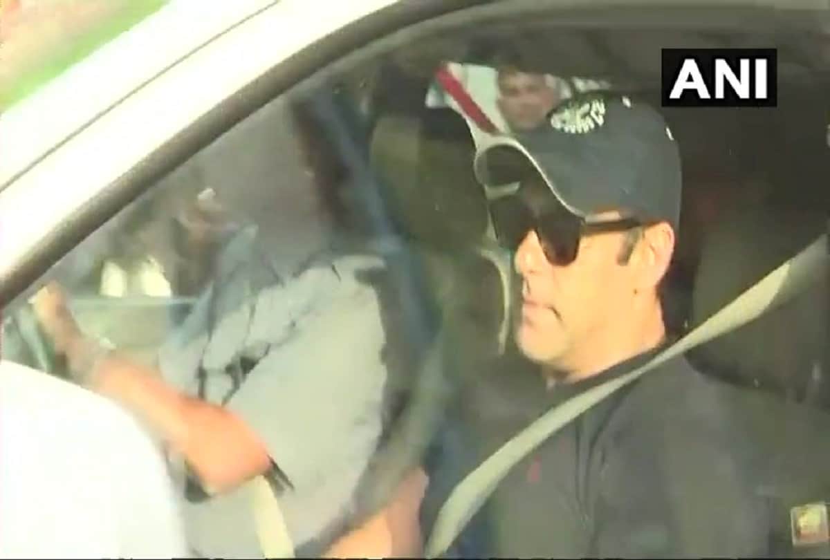 watch salman khan leaving jodhpur central jail With bodyguard Shera