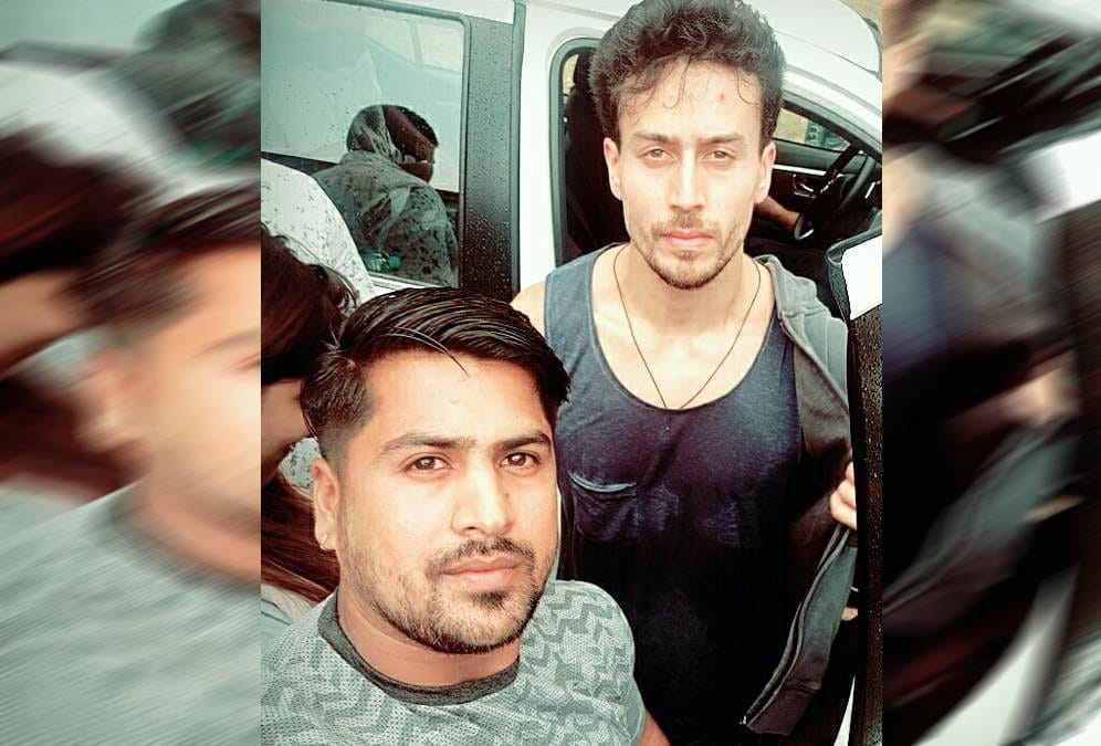 Tiger Shroff fans welcome his in dehradun