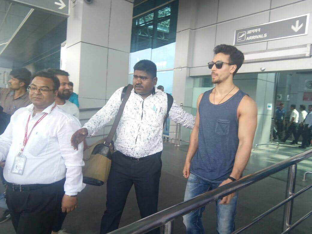 baaghi 2 tiger shroff airport look dehradun