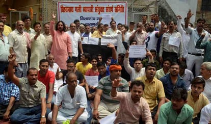 Shopkeeper protest of caridor project of kashi vishwanath temple area