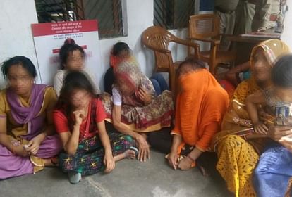 गौतम पल्ली थाने में बैठा पीड़ित परिवार (फाइल)
