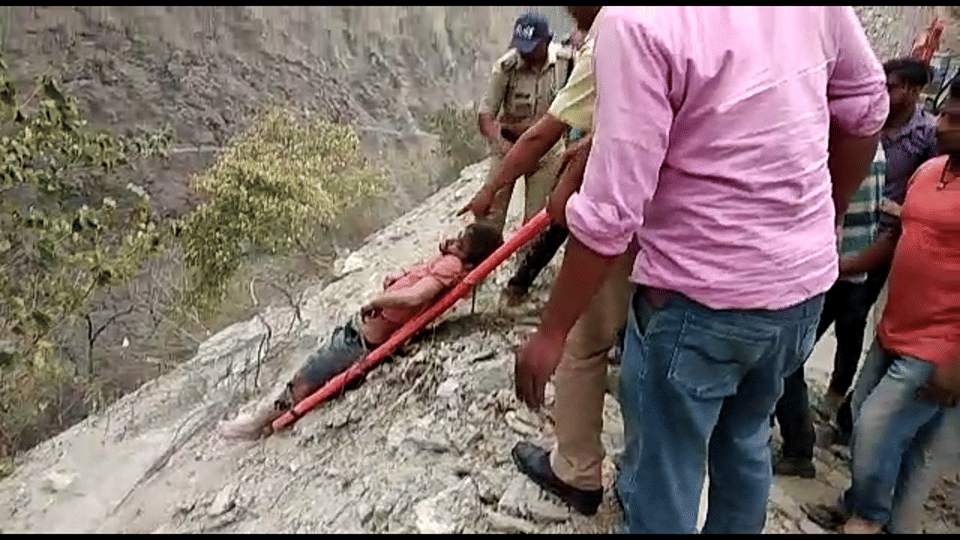 Car accident horrible photos of dead body rescue on badrinath highway