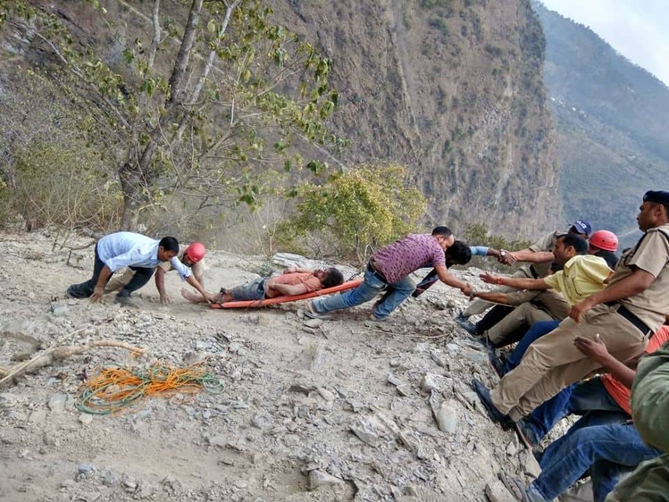 Car accident horrible photos of dead body rescue on badrinath highway