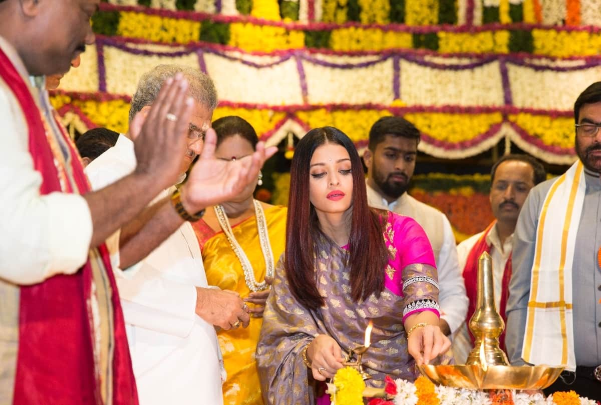 pics: aishwarya got award of woman of substance delhi ncr