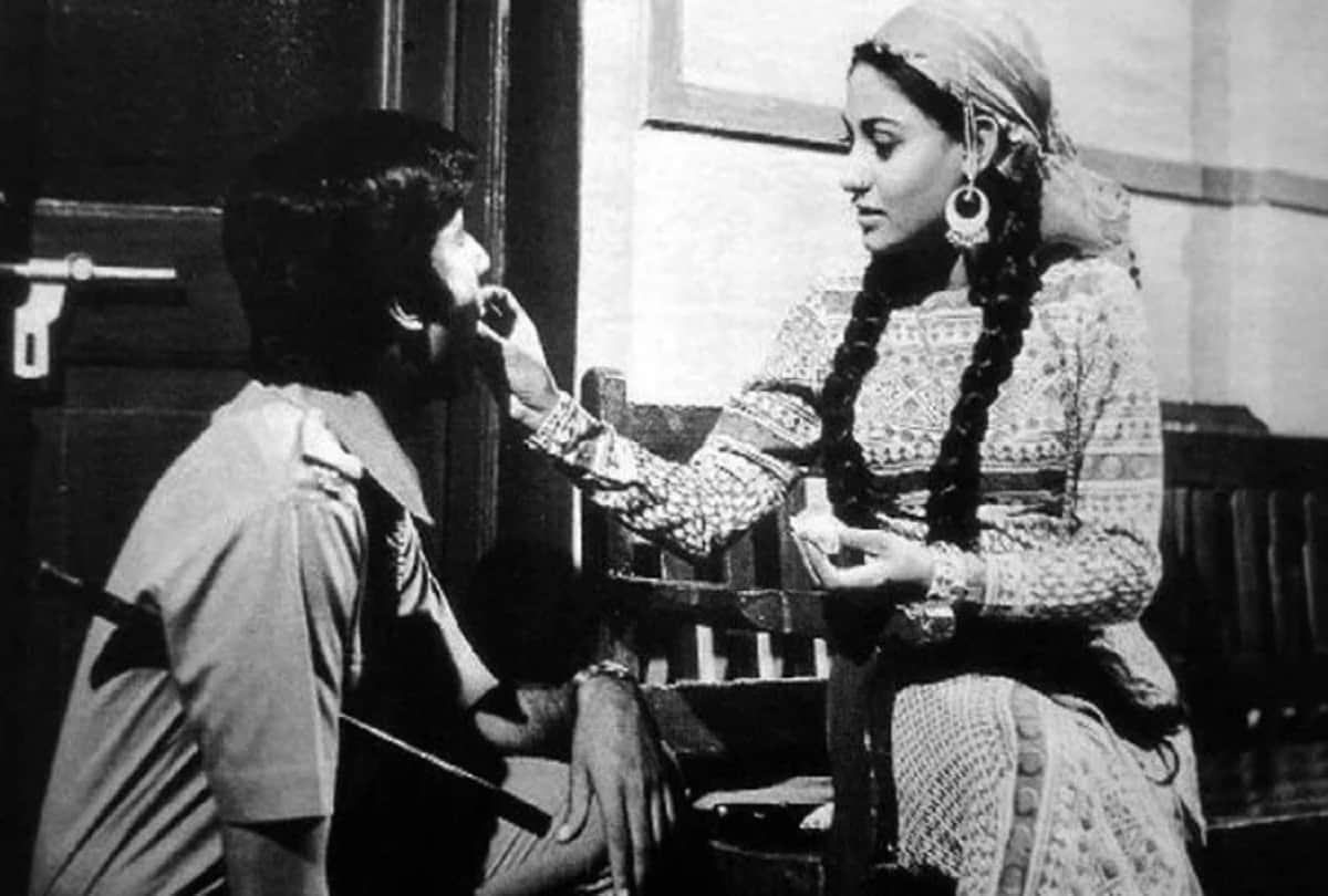 Bollywood Actor Amitabh Bachchan Shares A Throwback Photo With Jaya Bachchan