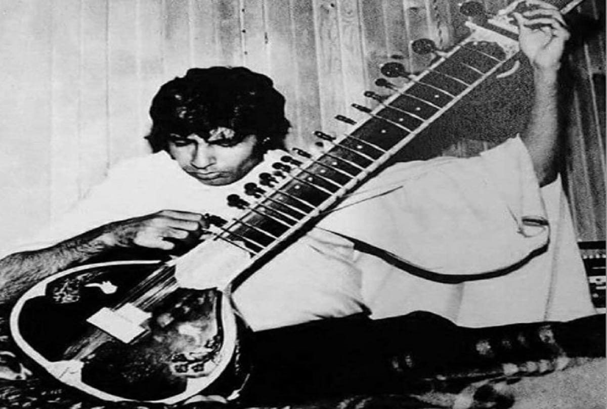 Bollywood Actor Amitabh Bachchan Shares A Throwback Photo With Jaya Bachchan