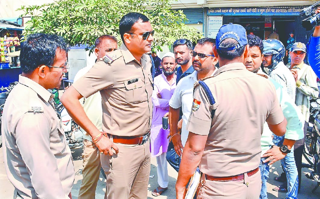After atm robbery miscreant flew Money on road in roorkee