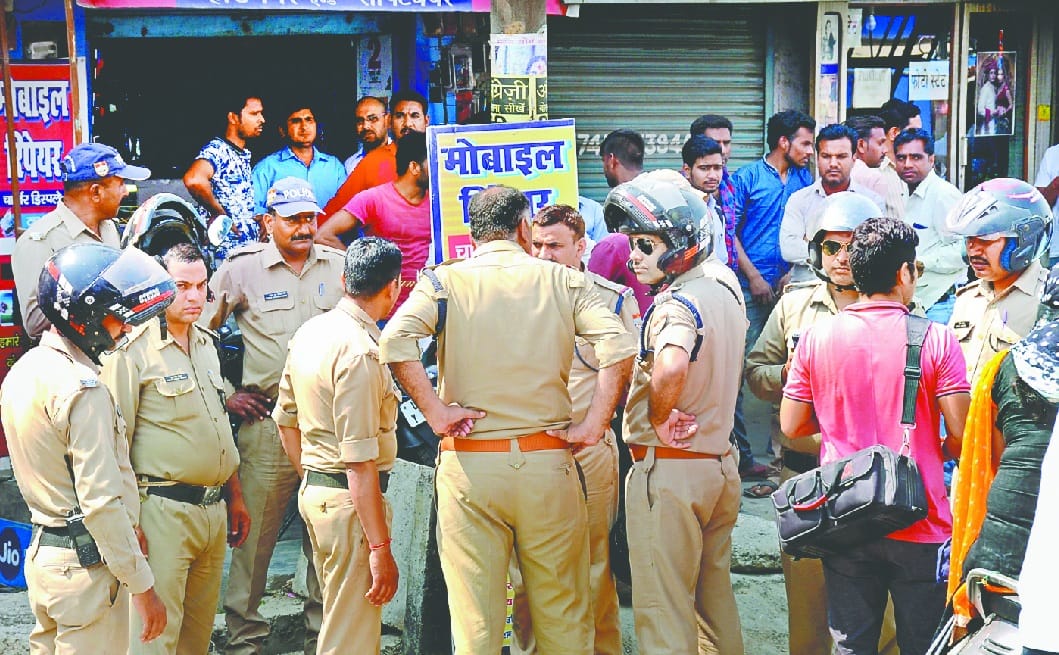 After atm robbery miscreant flew Money on road in roorkee