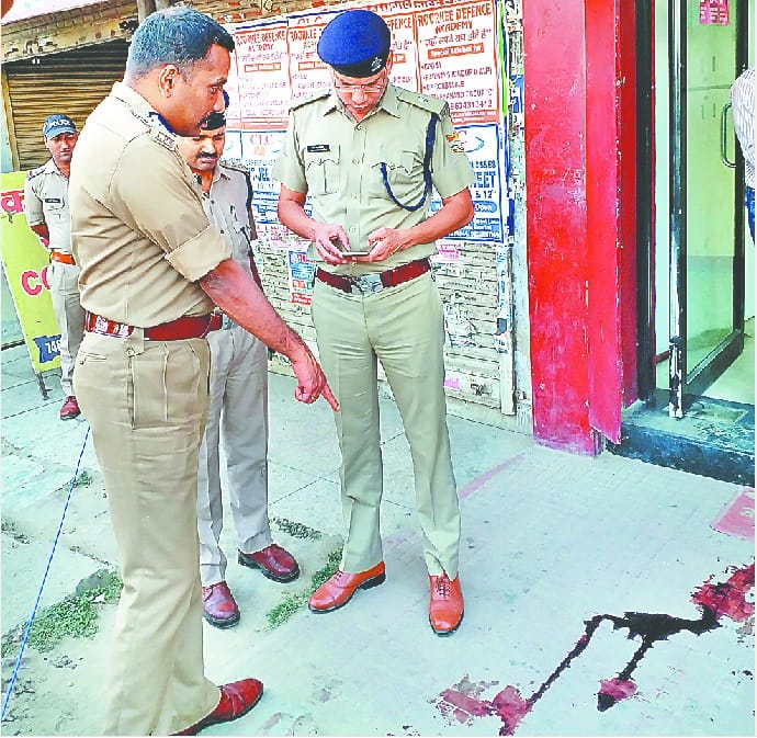 After atm robbery miscreant flew Money on road in roorkee