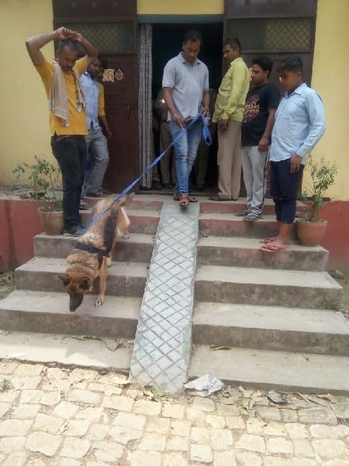 दरोगा सहित चार लोगों के घरों में चोरी