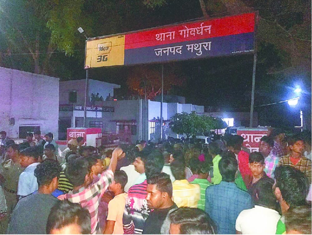 boiled oil falls on son of confectioner in mathura 