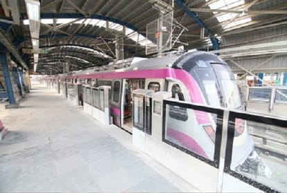 hardeep singh puri said there is no plan for metro to run at night