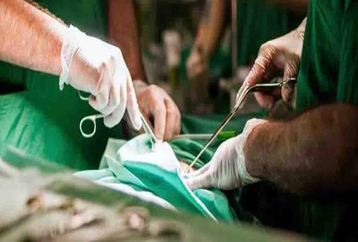 doctor left a sponge in woman's stomach after operation