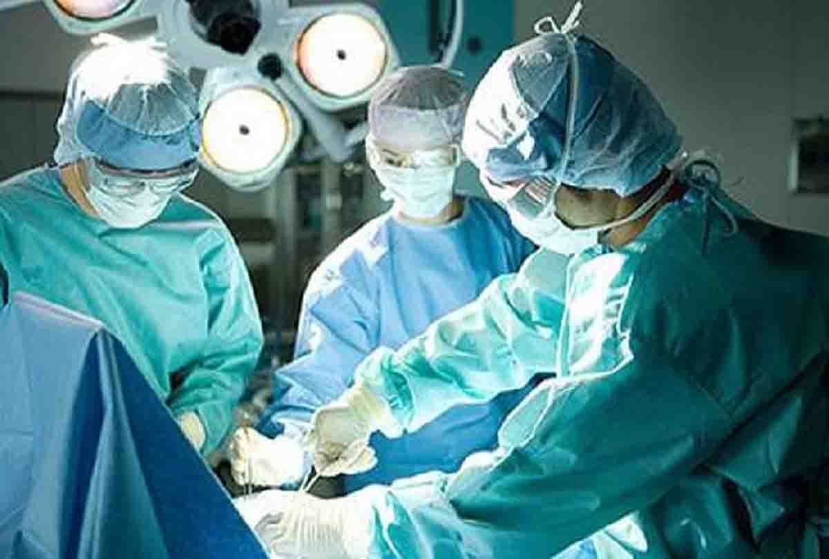 doctor left a sponge in woman's stomach after operation