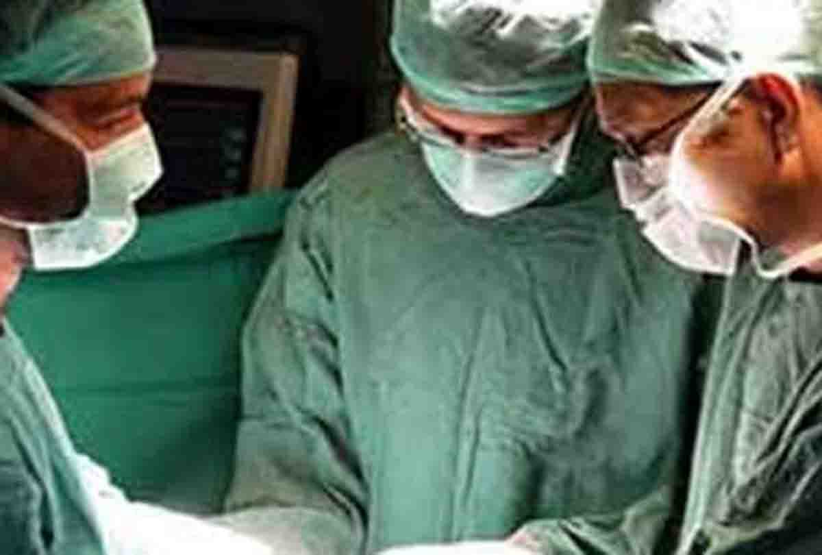 doctor left a sponge in woman's stomach after operation