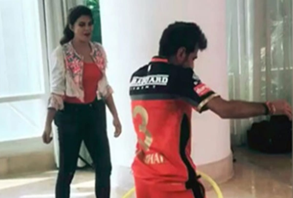cricketer Yuzvendra chahal try to dance in front of jacqueline video viral on social media