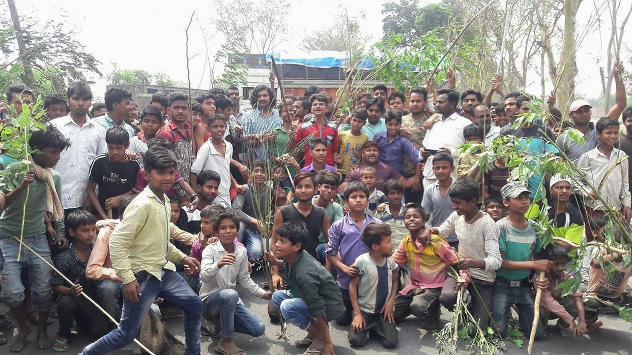 सेमुवाडीह में देर से पहुंची दमकल टीम गुस्साए लोगों ने लौटाकर लगाया जाम