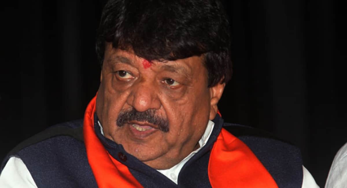 Swachh Indore BJP General Secretary Kailash Vijayvargiya on Officials