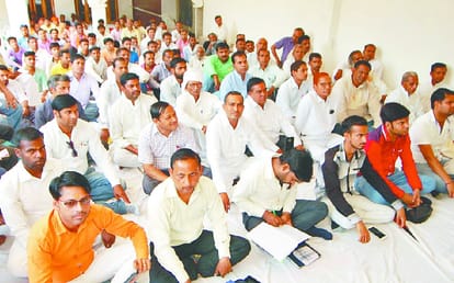 Firozabad: cast wise reservation should stop, politics is deviding us said hariharanand maharaj